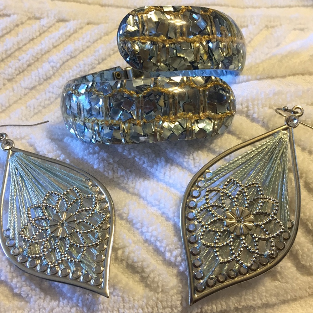 Vintage confetti lucite silver and gold bracelet